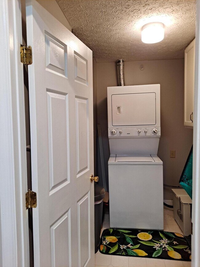 Building Photo - 6729 Meadow Creek Dr