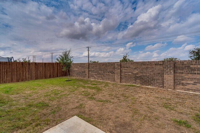 Building Photo - 4432 Sagecroft Rd