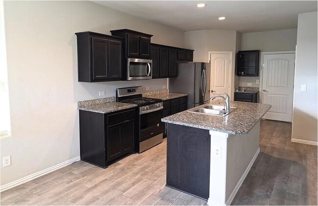 Building Photo - 6911 Brisco Rd