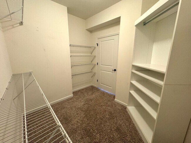 Building Photo - Stylish 3-Bed Home with Bonus Room & Private Backyard