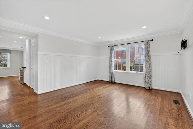 Building Photo - 3004 Marshall St