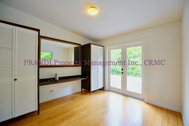 Building Photo - Bright, Stylish Fairfax Home with a Privat...