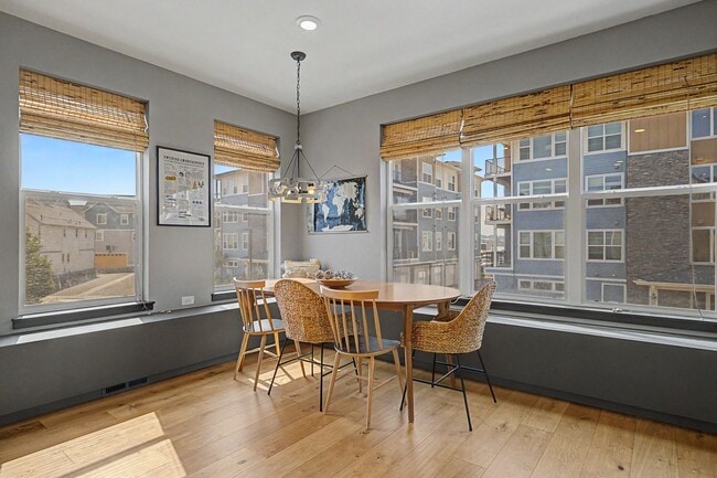 Building Photo - 570 W Amherst Ave
