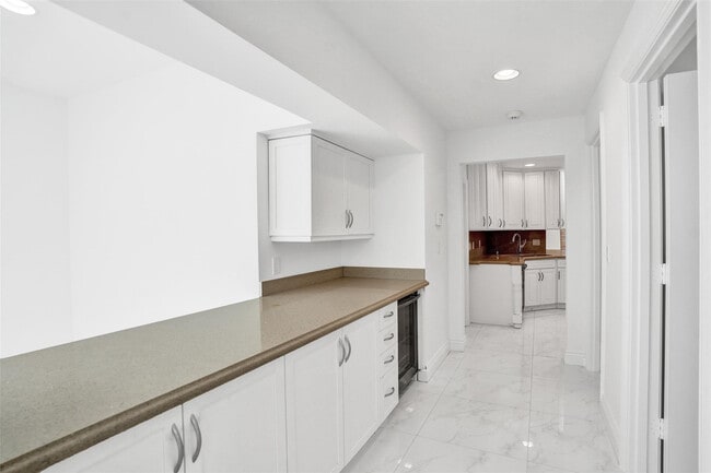 Building Photo - 26 Cayuga Rd