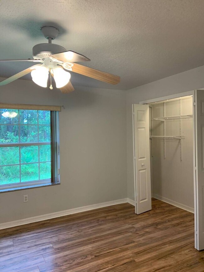 Building Photo - 38A Lindsay Dr
