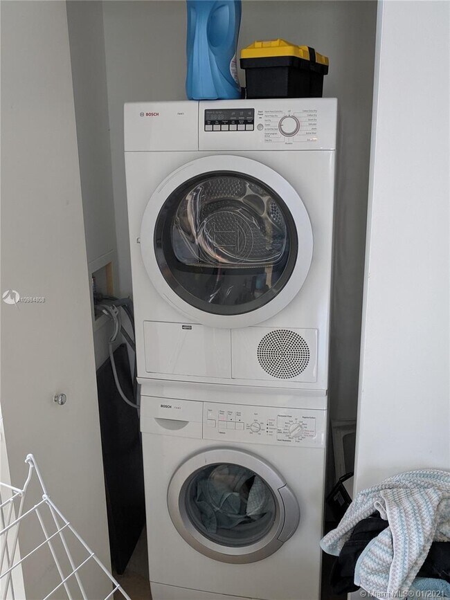 Building Photo - 20000 E Country Club Dr