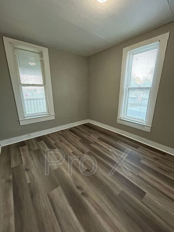 Building Photo - 316 E Park St