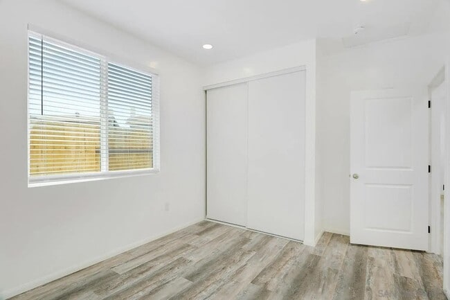 Building Photo - 2077 Grove Ave