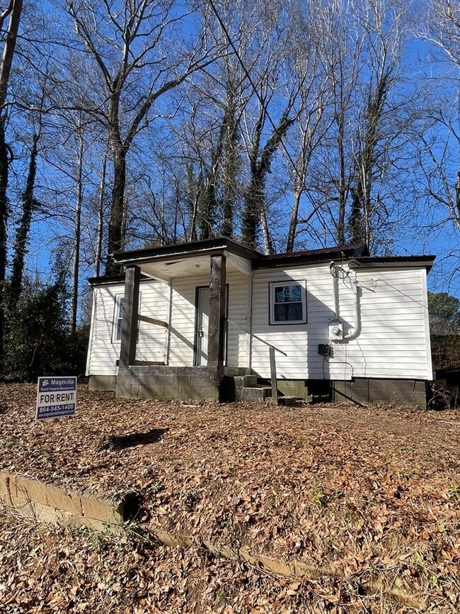 Building Photo - 220 Baker Cir