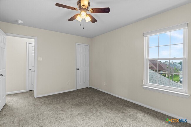 Building Photo - 5621 Bedrock Dr