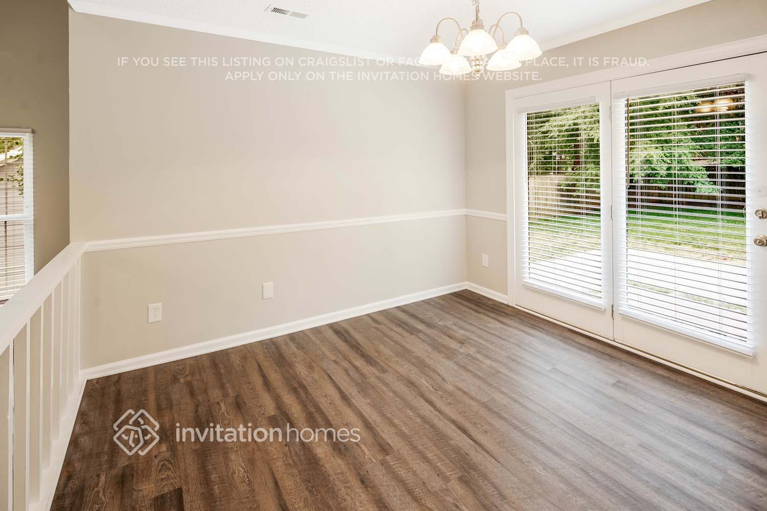 Building Photo - 10210 Camelback Cir