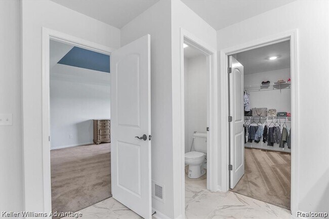 Building Photo - 48389 Fieldstone Dr