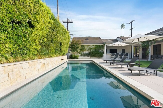 Building Photo - 506 N Rexford Dr