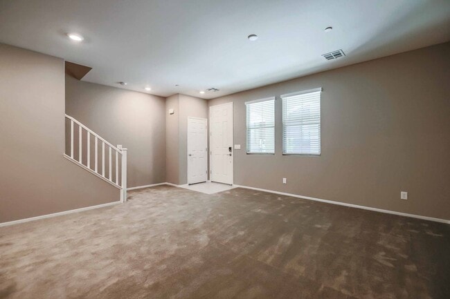 Building Photo - MUST SEE Summerlin Townhome