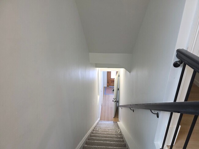Building Photo - Fully Updated 4 bedroom 2 bathroom Apartment for rent in the Northside!