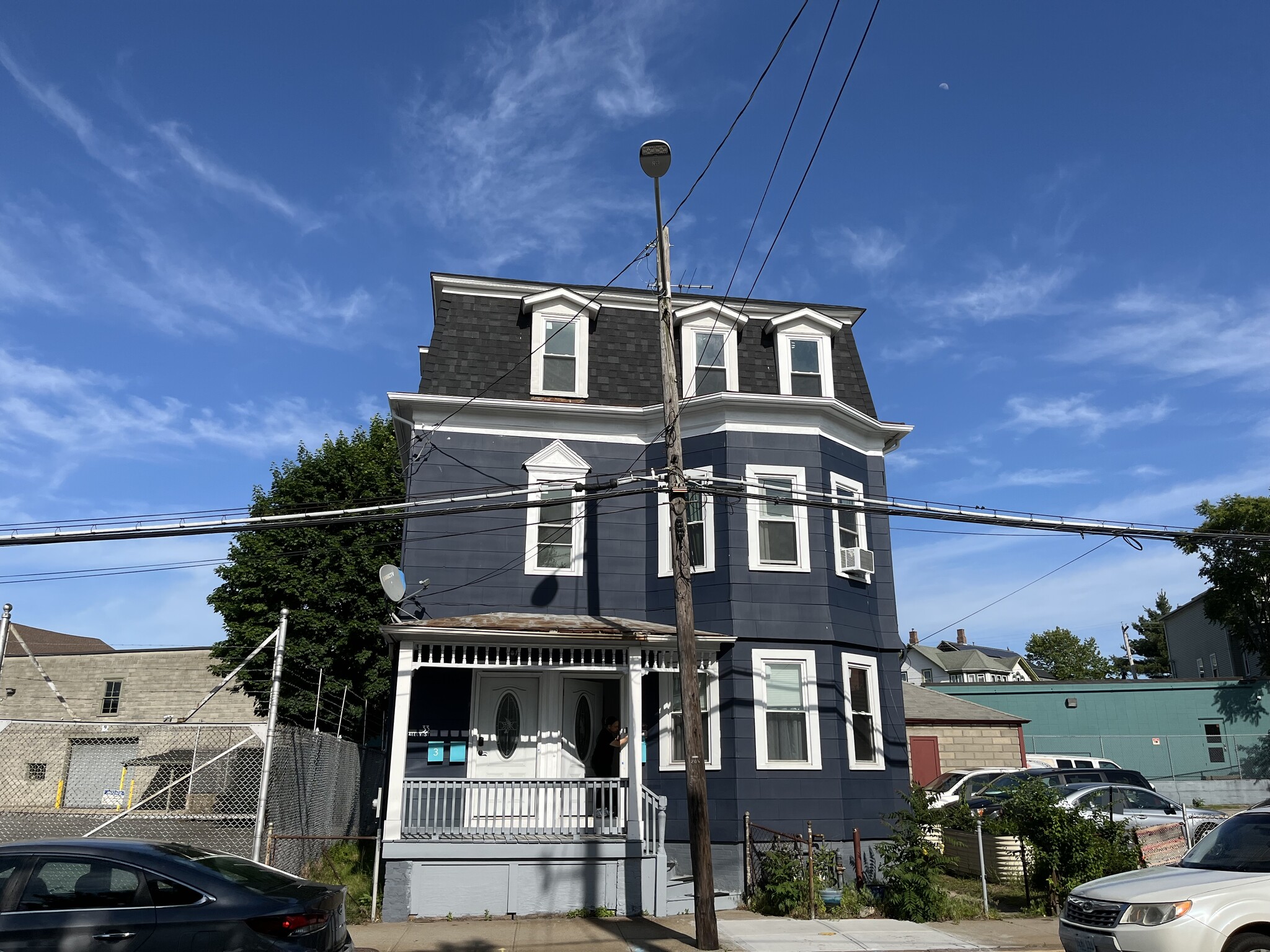 Building Photo - 33 Valley St