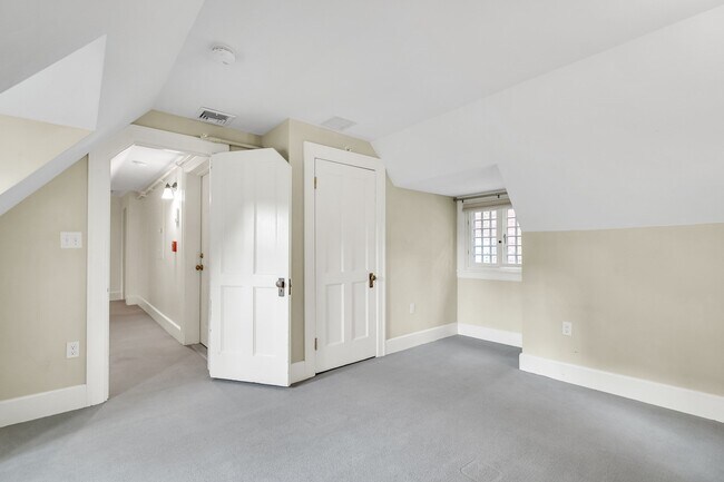Building Photo - 1789 Beacon St