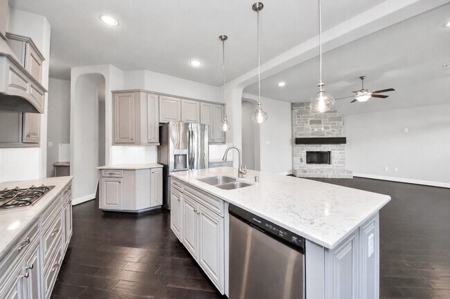 Building Photo - 6243 Garden Lakes Ln