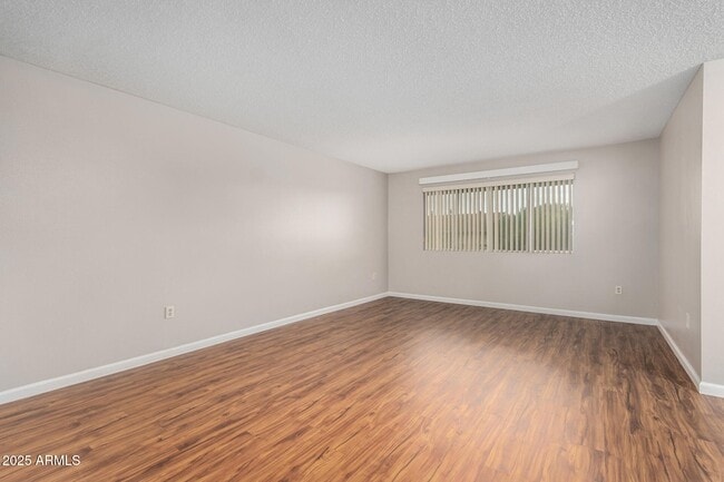 Building Photo - 10725 W El Capitan Cir