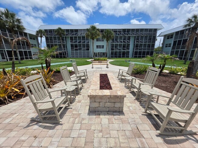 Building Photo - 325 Causeway N