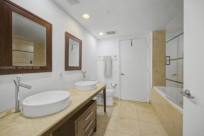 Building Photo - 485 Brickell Ave