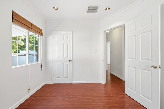 Building Photo - 5874 Zelzah Ave