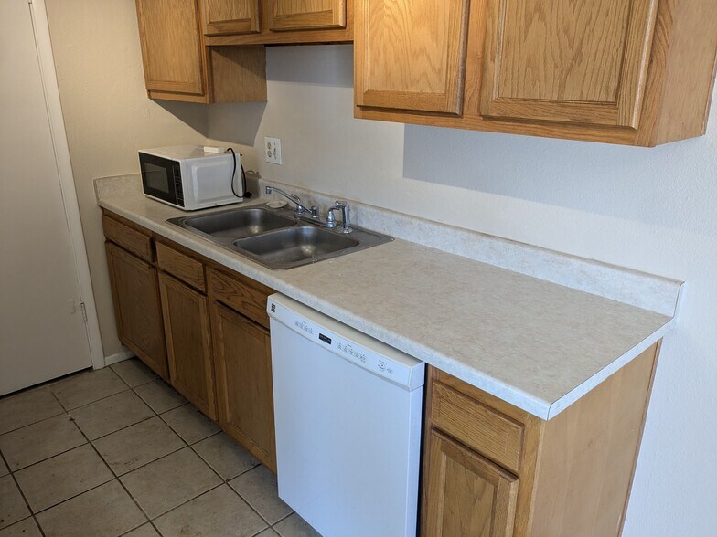 Building Photo - 5436 W Sheena Dr