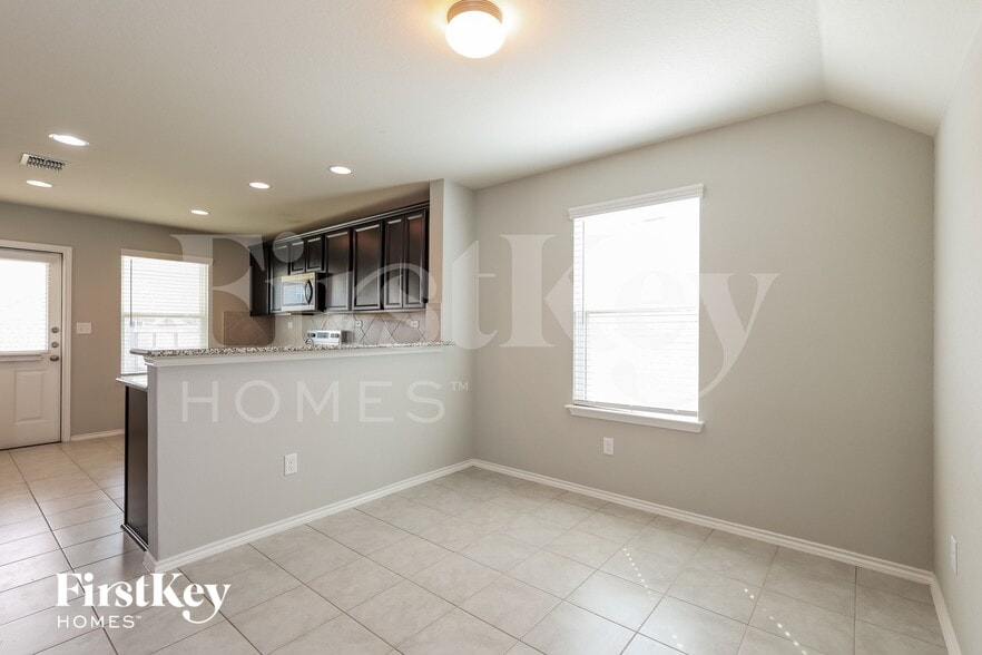 Building Photo - 12034 Silver Lgt