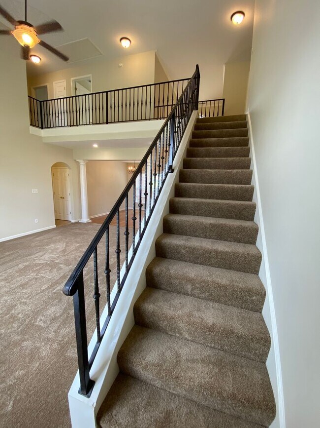 Building Photo - LARGE AND SPACIOUS HOME IN BARTLETT/ARLINGTON
