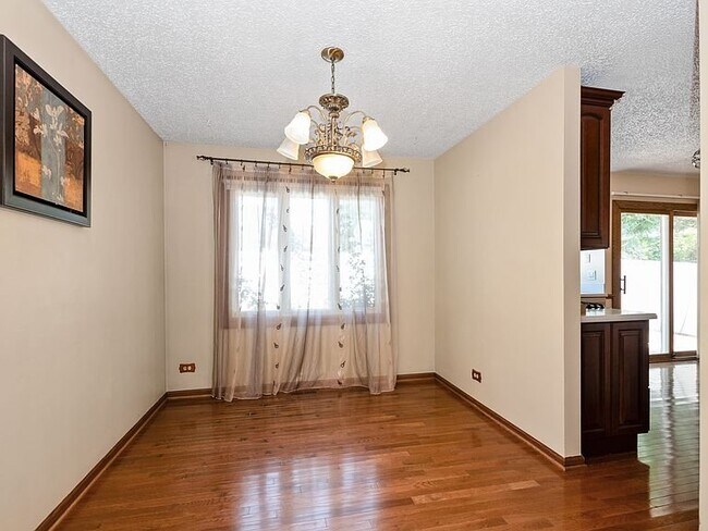 Building Photo - 16203 Fox Ct