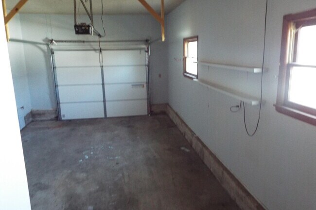 Building Photo - 308 N Sunshine St