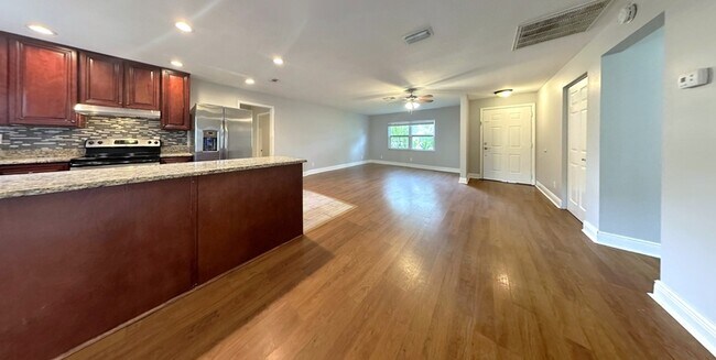 Building Photo - 6475 Cedarbrook Dr