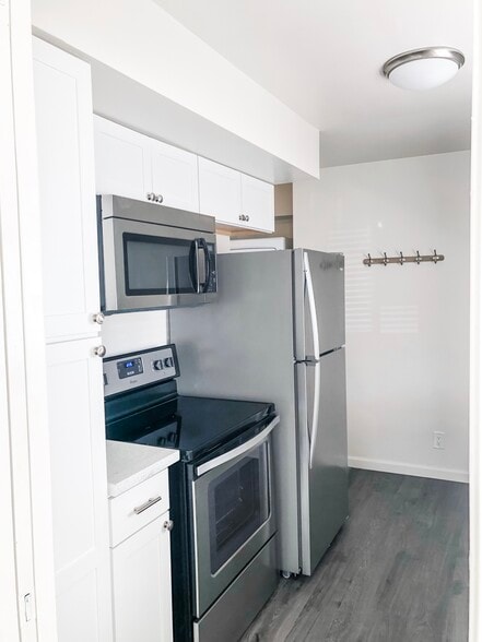 Kitchen - 1450 Hillside Dr
