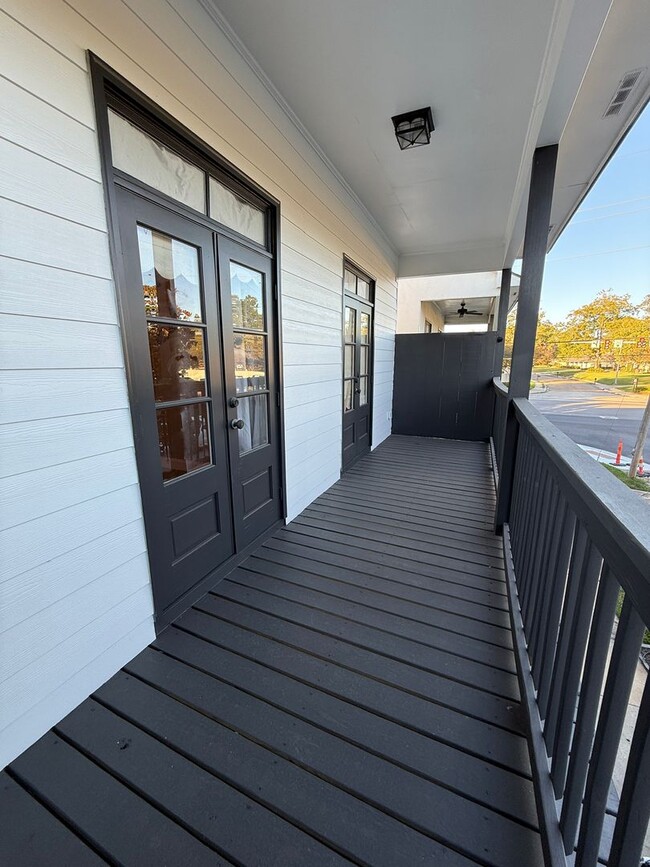 Building Photo - Must See this Beautiful  3/2 Townhome  Available NOW