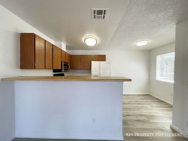 Building Photo - 2705 Jennydiane Dr