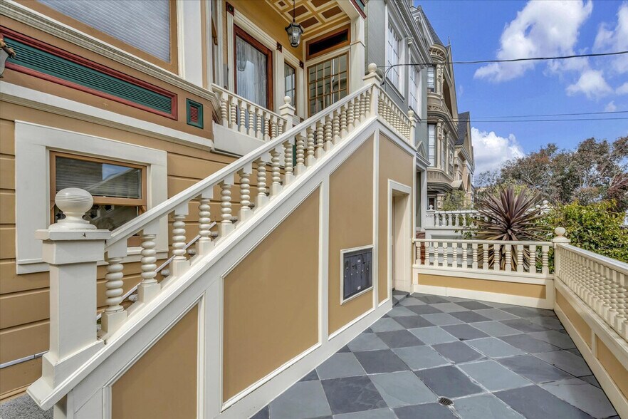 Building Photo - 2070 Pacific Ave