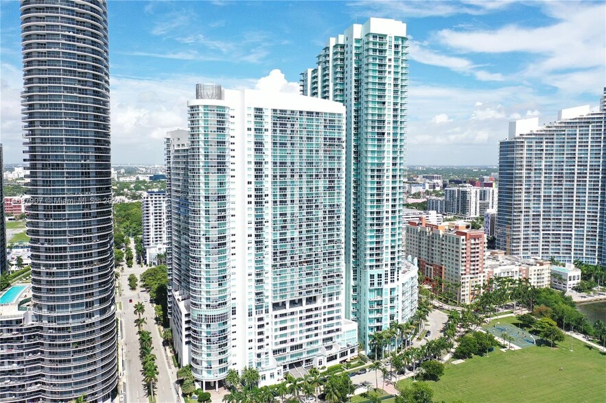 Building Photo - 1800 N Bayshore Dr