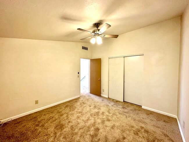 Building Photo - Available October 11th! 2 Bedroom 1.5 Bath...