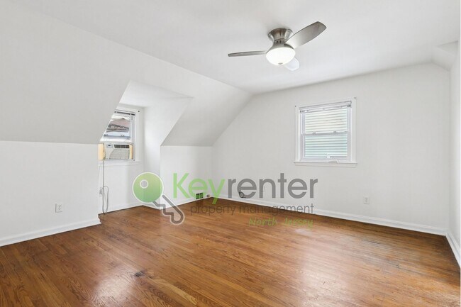 Building Photo - Spacious 1-Bedroom Apartment with Bonus Li...