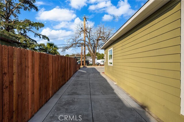 Building Photo - 7785 Vineyard Ave