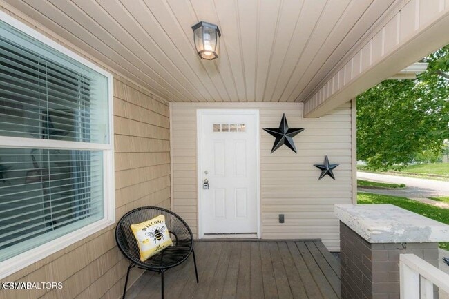 Building Photo - Convenience!!!!!