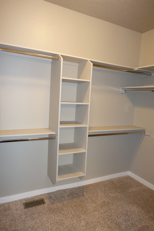 Building Photo - 3-Bedroom Home in Very Private Quiet Setting