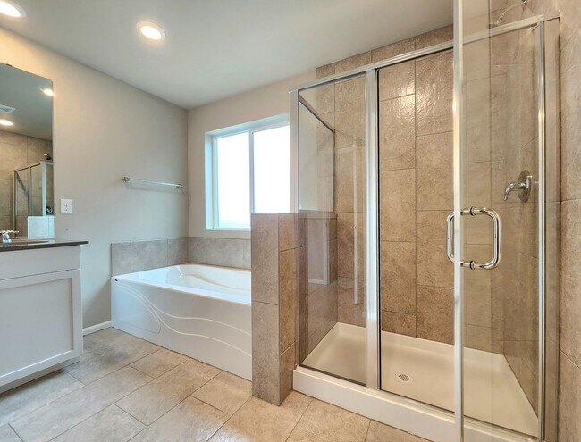 Building Photo - 4 Bedroom Home in Marysville Available Now!