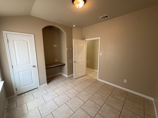 Building Photo - 1300 Vanguard Ln
