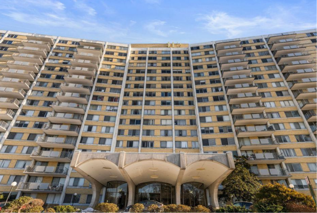 Building Photo - Modern 2BR/2.5BA Two-Level Condo in The Fountains