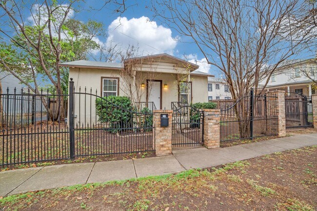 Building Photo - TOBIN HILL COTTAGE