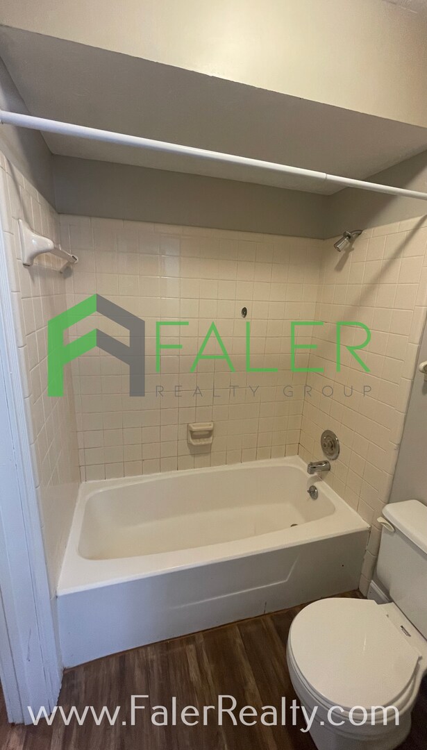 Building Photo - Freshly Updated 2nd Floor Condo