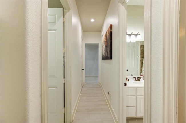 Building Photo - 27818 Pinpoint Crossing Dr