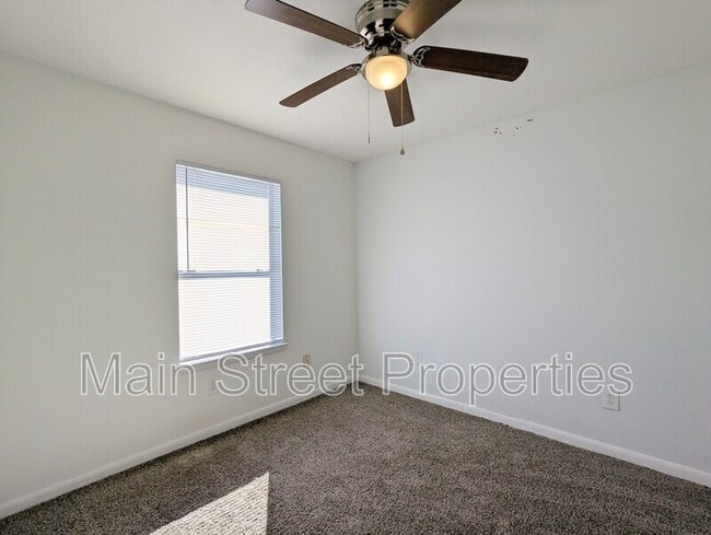 Building Photo - 3202 Redwood Ln