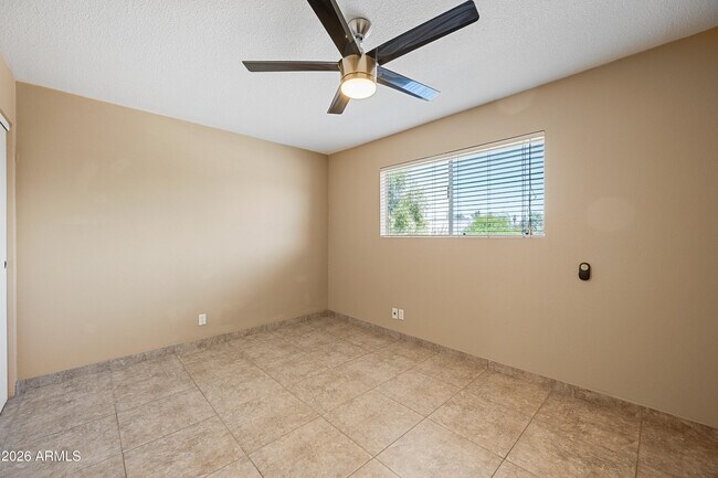 Building Photo - 5525 E Thomas Rd